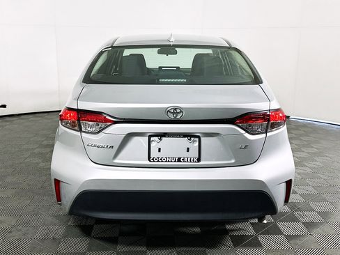 Used 2025 Toyota Corolla LE image 4
