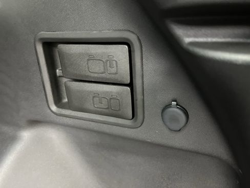 Certified 2023 Chevrolet Equinox Premier w/ LPO, Floor Liner Package image 31