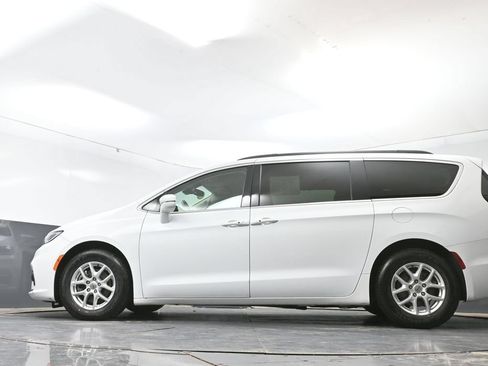 Used 2022 Chrysler Pacifica Touring-L FWD image 27
