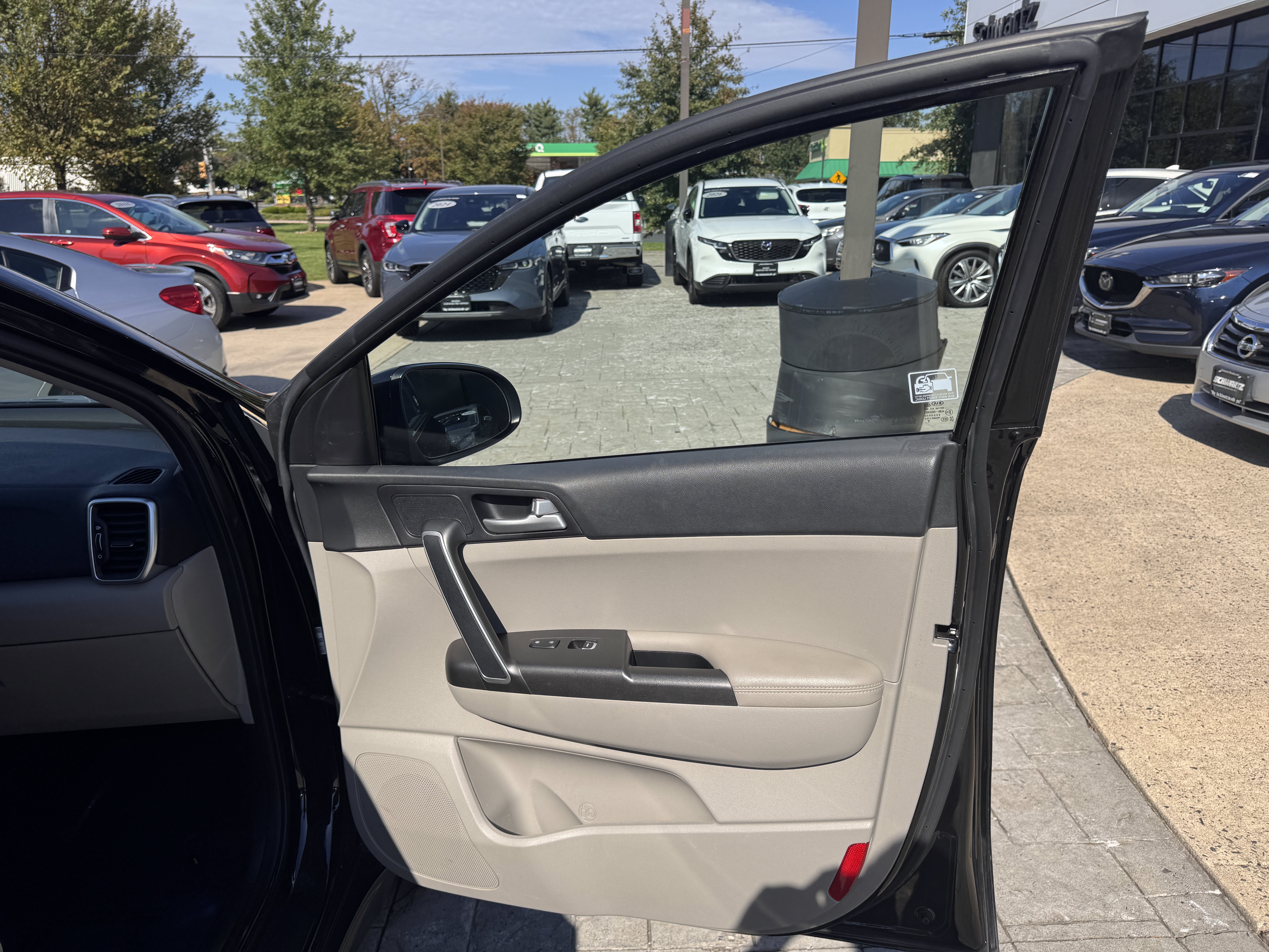 Used 2020 Kia Sportage LX FWD image 24