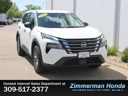 Used 2024 Nissan Rogue S AWD/4WD image 3