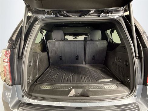 Used 2022 Chevrolet Suburban RST w/ Sport Performance Package image 20