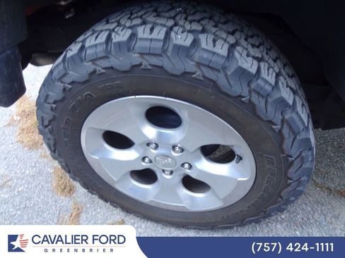 Used 2014 Jeep Wrangler Unlimited Sahara AWD/4WD image 11