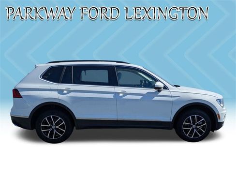 Used 2021 Volkswagen Tiguan SE image 4