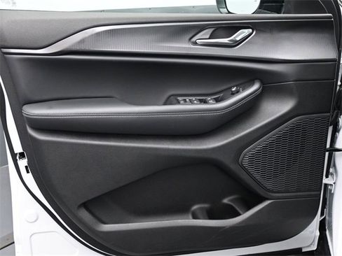 New 2025 Jeep Grand Cherokee L Altitude image 11