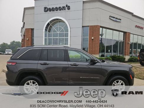 Used 2023 Jeep Grand Cherokee Laredo AWD/4WD image 1