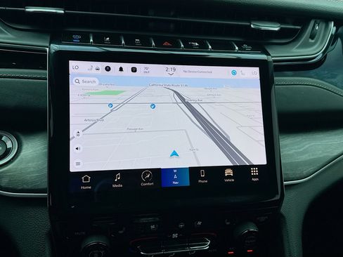 Used 2023 Jeep Grand Cherokee 4WD 4xe w/ Luxury Tech Group II image 9