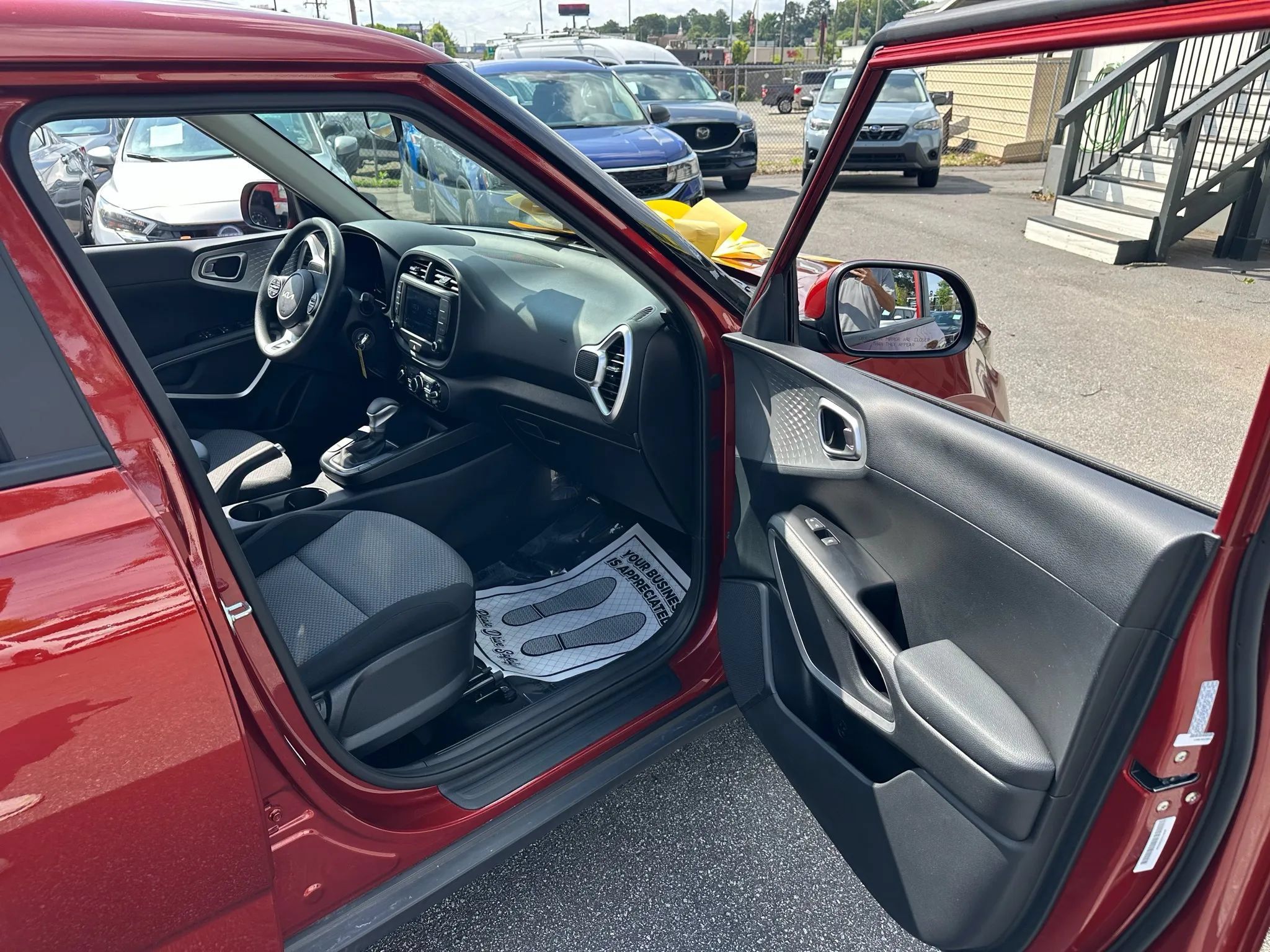 Used 2025 Kia Soul LX w/ LX Technology Package FWD image 20