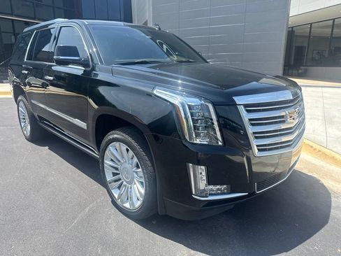 Used 2019 Cadillac Escalade Platinum AWD/4WD image 2