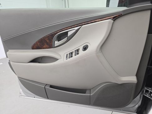Used 2013 Buick LaCrosse FWD image 24