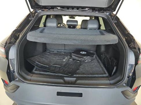 Used 2024 Volkswagen ID.4 Pro RWD image 9