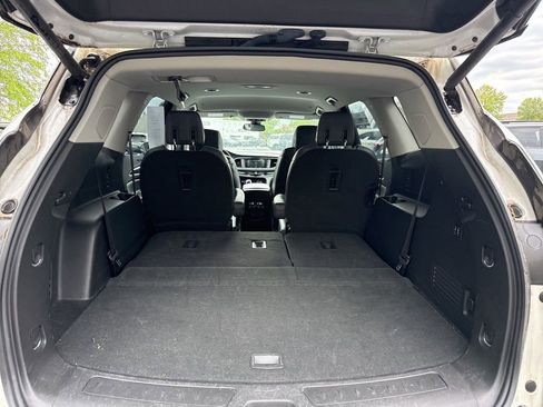 Used 2018 Buick Enclave Premium AWD/4WD image 38