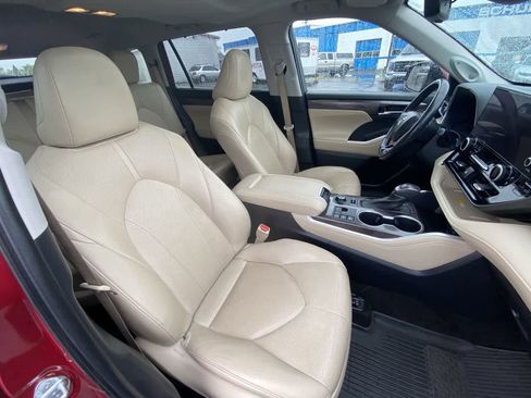 Used 2023 Toyota Highlander Limited AWD/4WD image 25