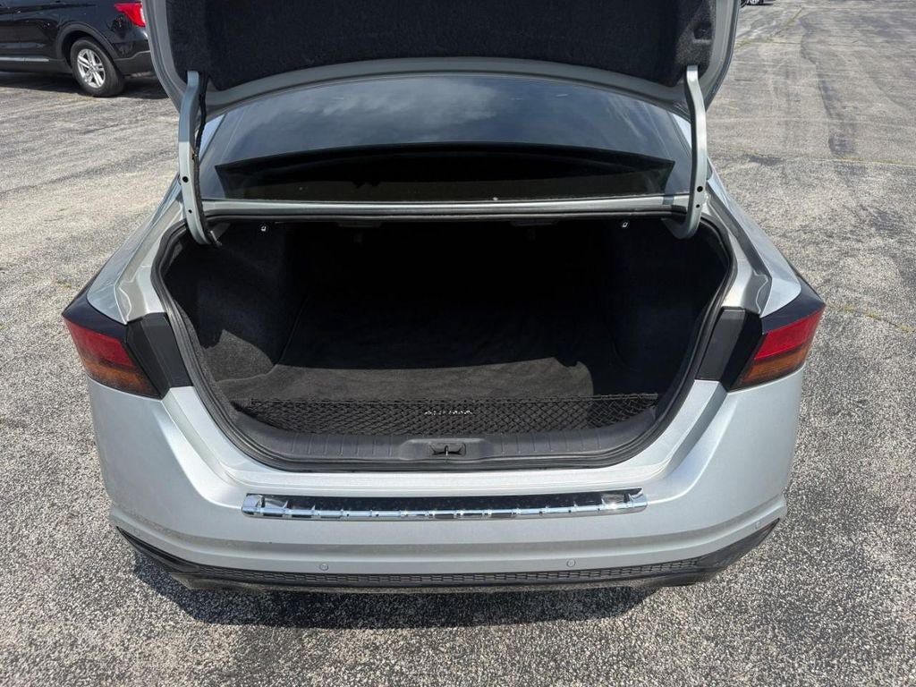 Used 2023 Nissan Altima 2.0 SR FWD image 8