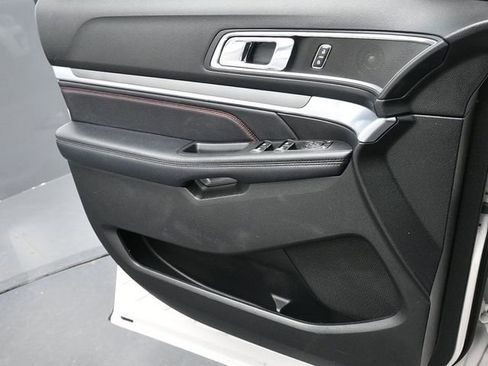 Used 2018 Ford Explorer Sport image 23