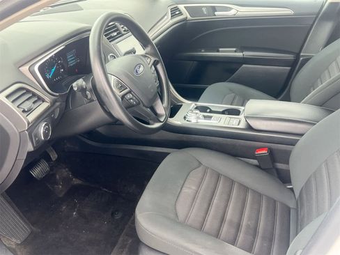 Used 2019 Ford Fusion SE image 10
