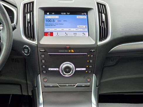 Used 2019 Ford Edge Titanium FWD image 18