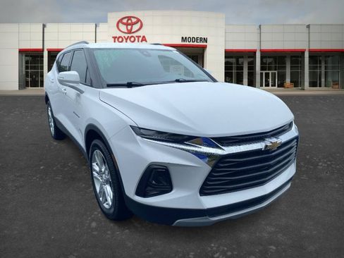 Used 2021 Chevrolet Blazer LT w/ Sound & Technology Package FWD image 3