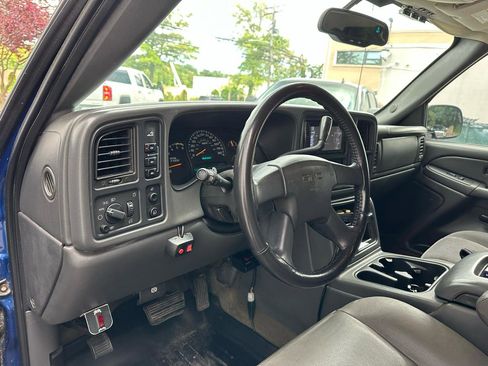 Used 2004 GMC Sierra 2500 SLE w/ Skid Plate Package AWD/4WD image 19