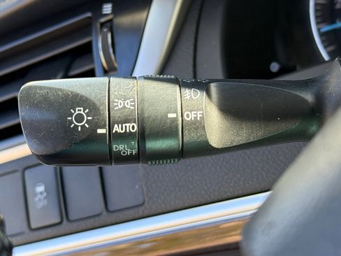 Used 2012 Toyota Camry XLE image 12