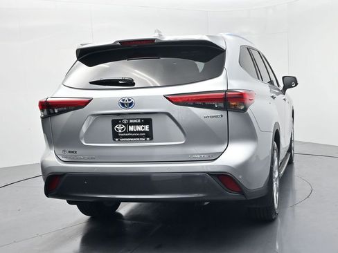 Used 2021 Toyota Highlander Limited image 7
