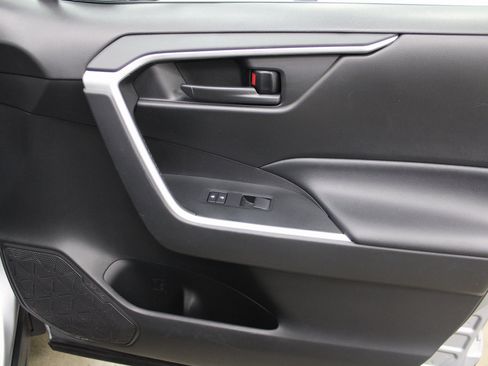 Used 2021 Toyota RAV4 LE image 26