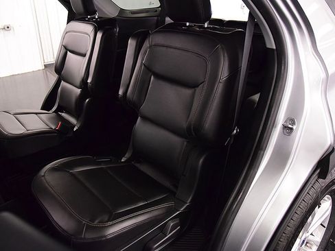 Used 2022 Ford Explorer XLT w/ Equipment Group 202A image 36