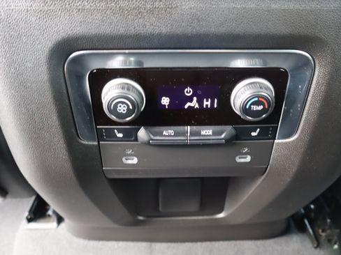 Used 2022 Chevrolet Suburban High Country image 34