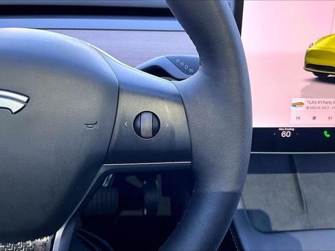Used 2023 Tesla Model Y Long Range AWD/4WD image 23
