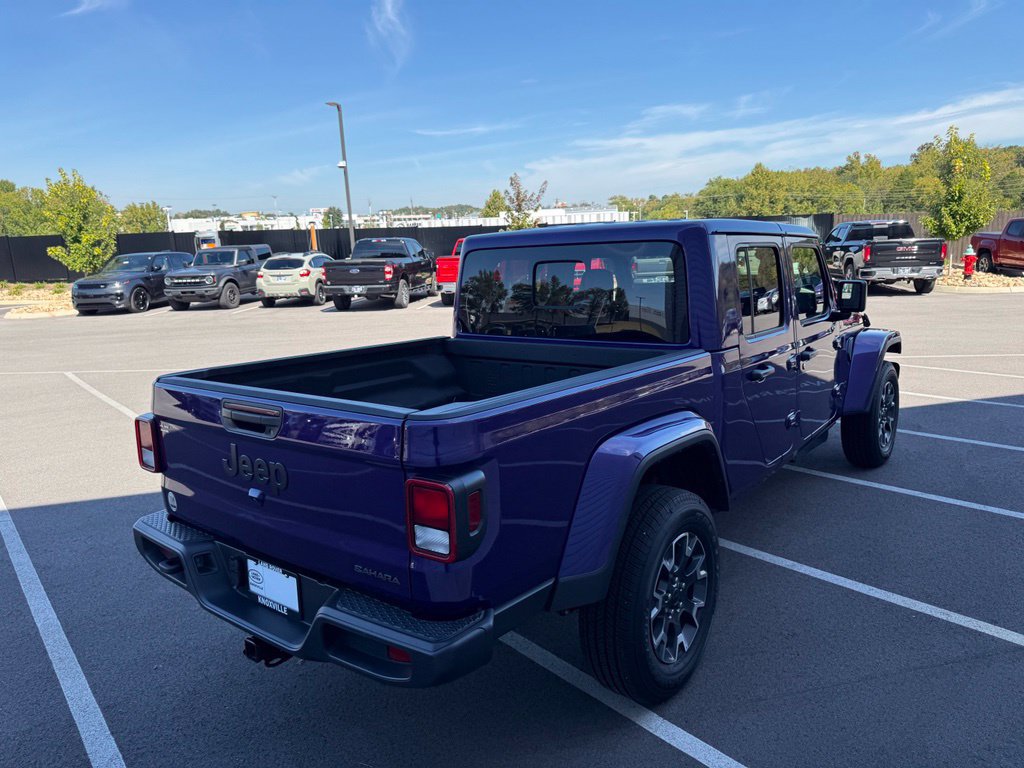 Used 2026 Jeep Gladiator Sport AWD/4WD image 7