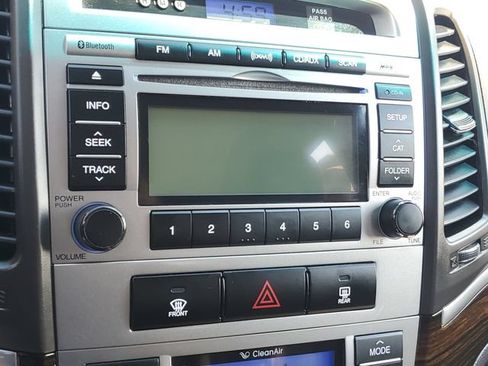 Used 2010 Hyundai Santa Fe Limited AWD/4WD image 18