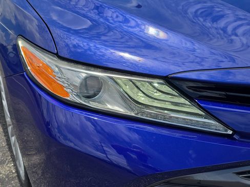 Used 2018 Toyota Camry XLE FWD image 7