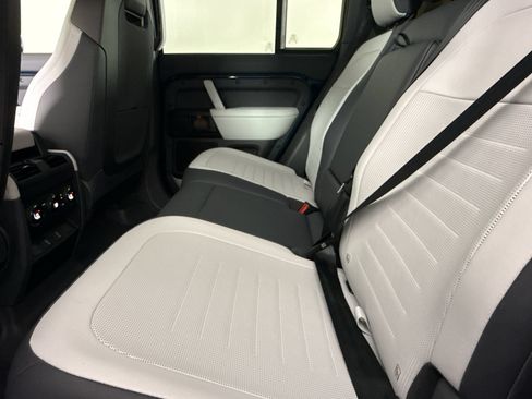 New 2026 Land Rover Defender 110 OCTA AWD/4WD image 24