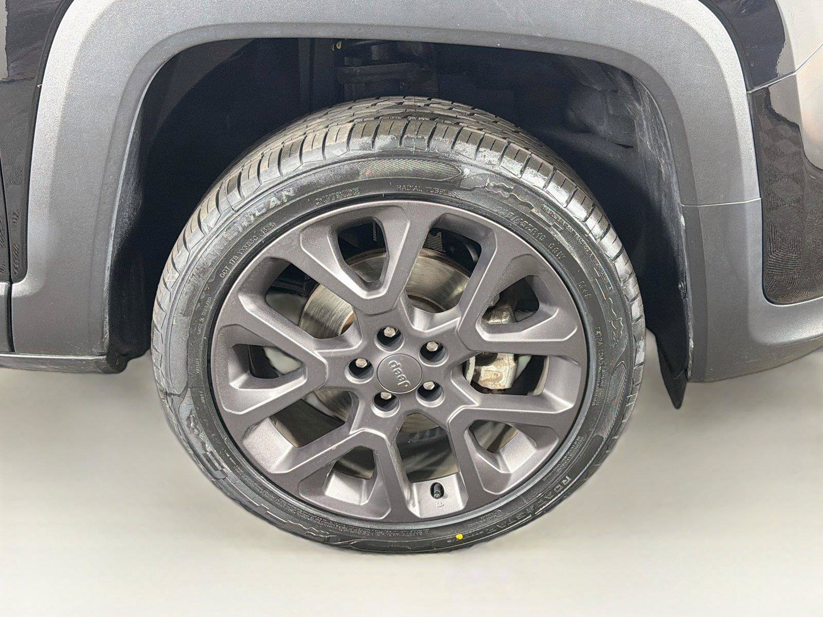 Used 2023 Jeep Renegade Latitude w/ Sun/Sound Group AWD/4WD image 35