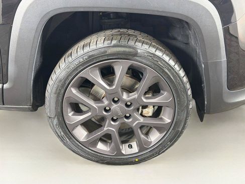 Used 2023 Jeep Renegade Latitude w/ Sun/Sound Group AWD/4WD image 35