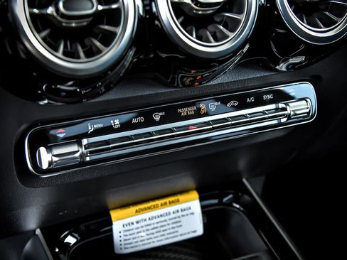 Certified 2025 Mercedes-Benz GLB 250 GLB 250 4MATIC image 18