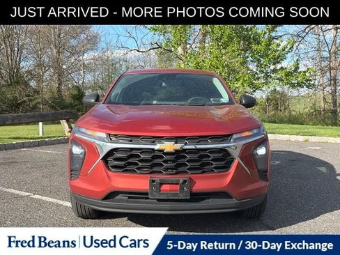 Used 2024 Chevrolet Trax LS FWD image 2