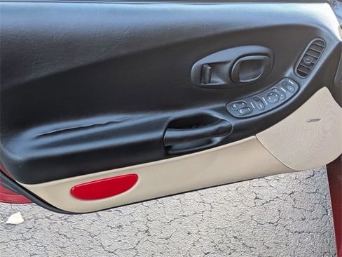 Used 2004 Chevrolet Corvette Convertible w/ Preferred Equipment Group image 13