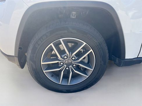 Used 2021 Jeep Grand Cherokee Limited image 30