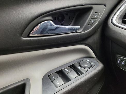 Used 2018 Chevrolet Equinox LT FWD image 27