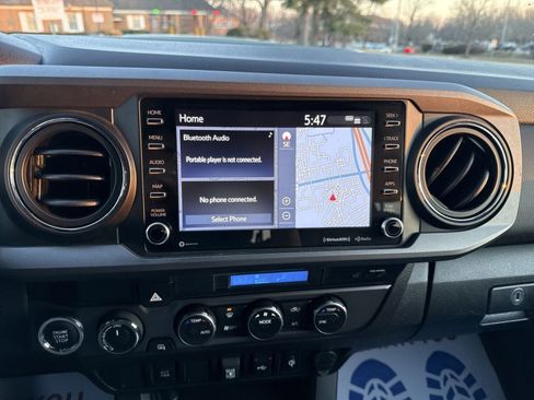 Used 2022 Toyota Tacoma TRD Sport image 17