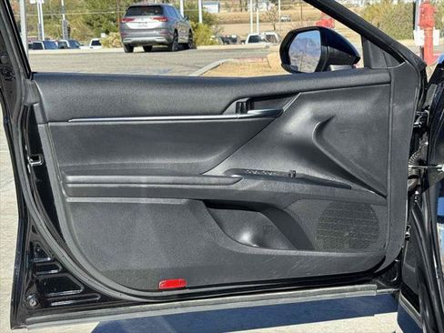 Used 2020 Toyota Camry SE image 26