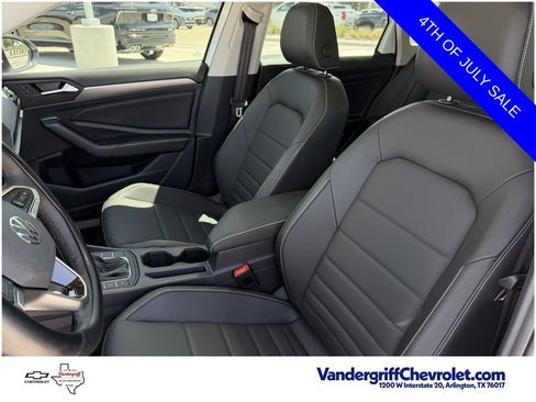 Used 2024 Volkswagen Jetta SE FWD image 27
