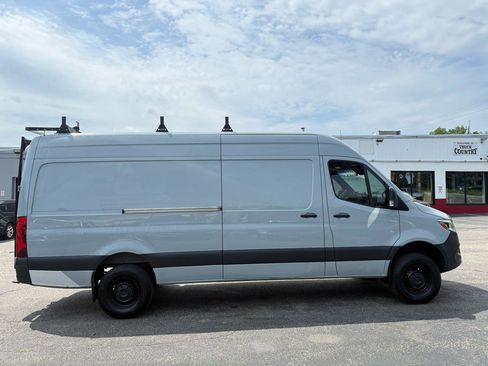 Used 2022 Mercedes-Benz Sprinter 2500 image 15