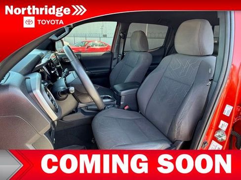 Used 2017 Toyota Tacoma TRD Sport w/ Tow Package RWD image 6