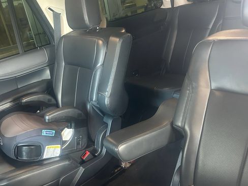 Used 2023 Ford Expedition XLT RWD image 8