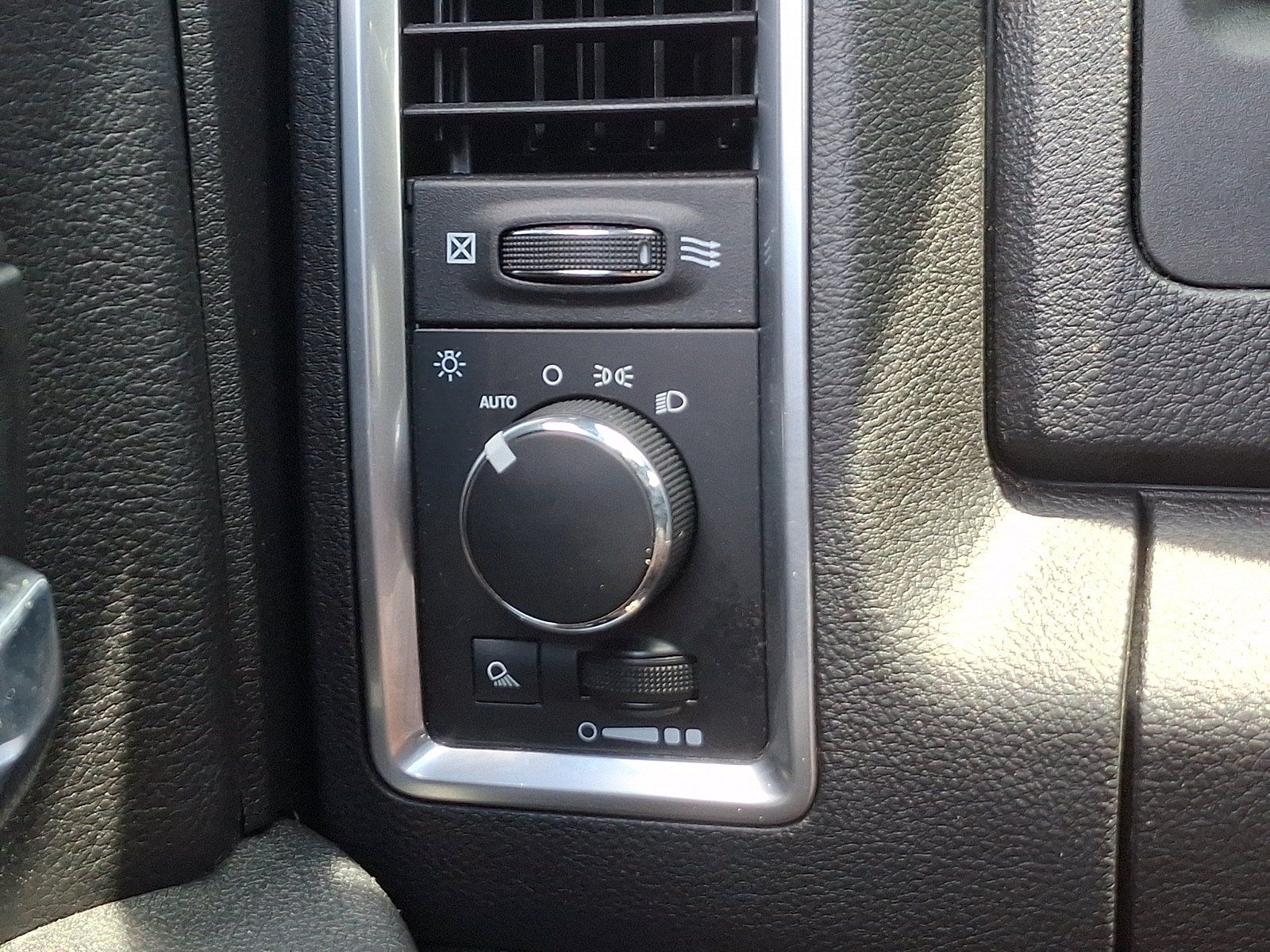 Certified 2024 RAM 1500 Warlock AWD/4WD image 22