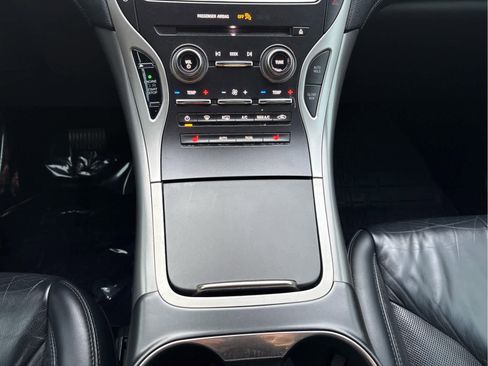 Used 2019 Lincoln Nautilus Select image 21