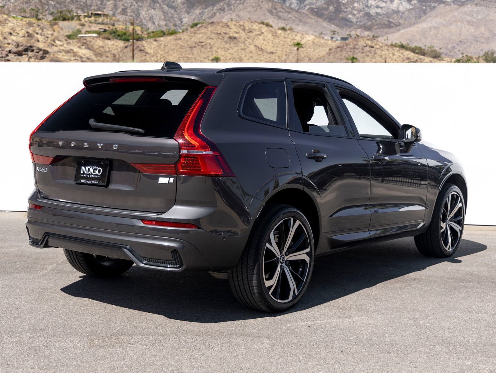 Used 2022 Volvo XC60 T8 R-Design w/ Advanced Package AWD/4WD image 7