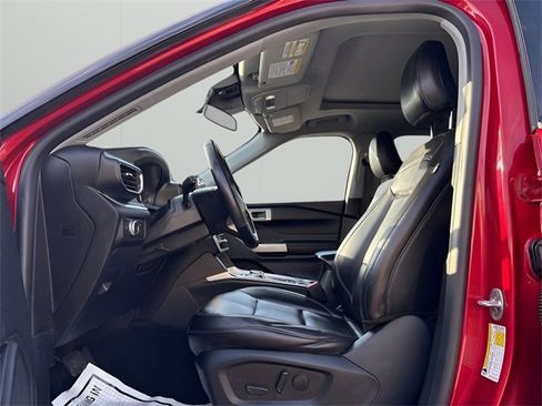 Used 2021 Ford Explorer XLT w/ Equipment Group 202A image 13